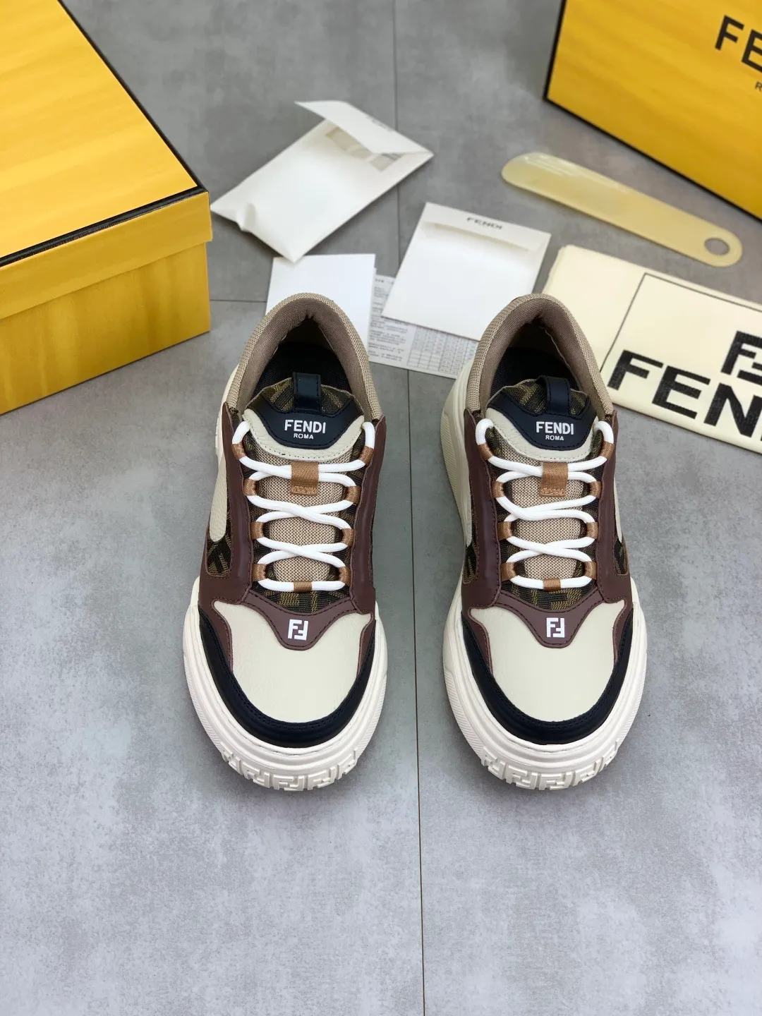 Men's men's shoes 💰P760 new style 💰💎💎💎 summer hot style [FENDI Fendi] top version 🆕New sneakers, wavy soles engraved with original words. Embossed Fendi Flow lettering on the heel. The upper is made of high-end calfskin and breathable materials. Original lining with tone-on-tone details decorated with innovative handcrafting techniques. Ultra-light and wear-resistant TPU and IP foam soles, overall lightweight and comfortable. Size:39-44 (38 45 can be customized)
